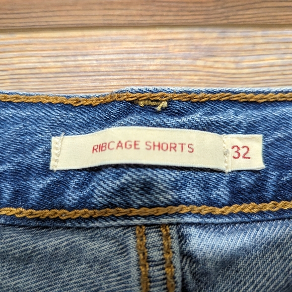 Levi's Ribcage Denim Jean Shorts Raw Hem High Rise Button Fly Women's Size 32 - Picture 4 of 8